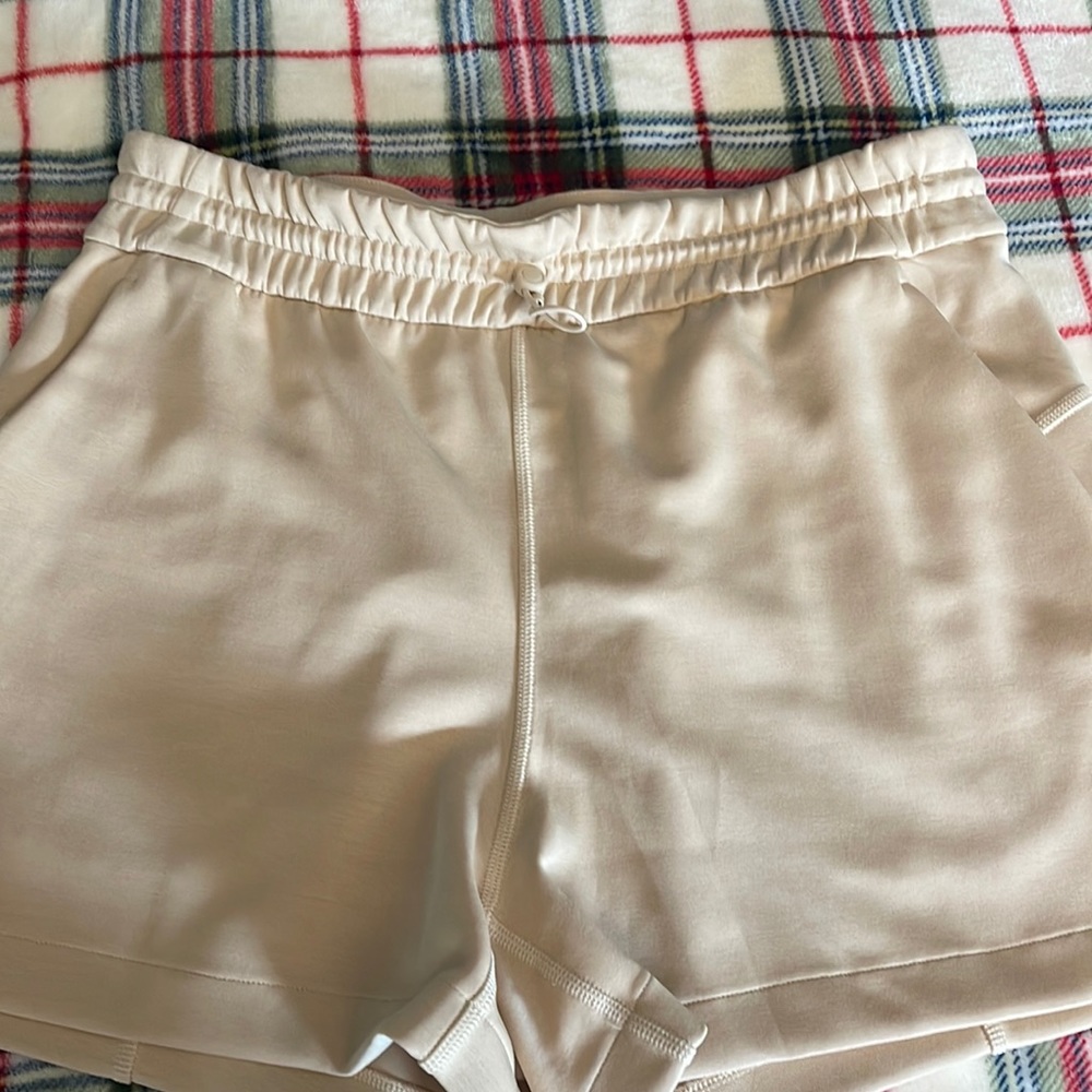 Lululemon Softstreme High-Rise Short 4"